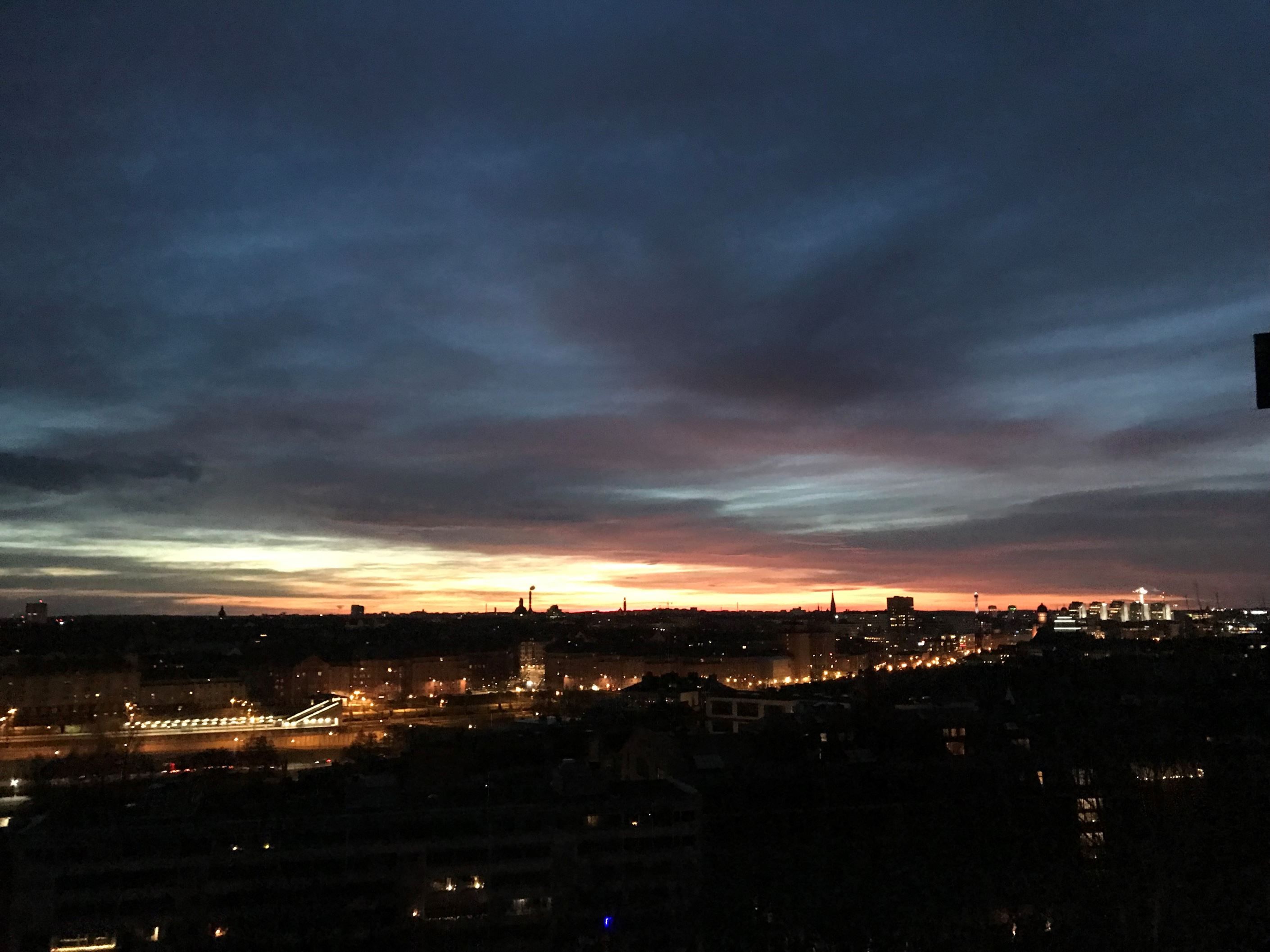 Säljarens egna bild av den makalösa utsikten från balkongen.