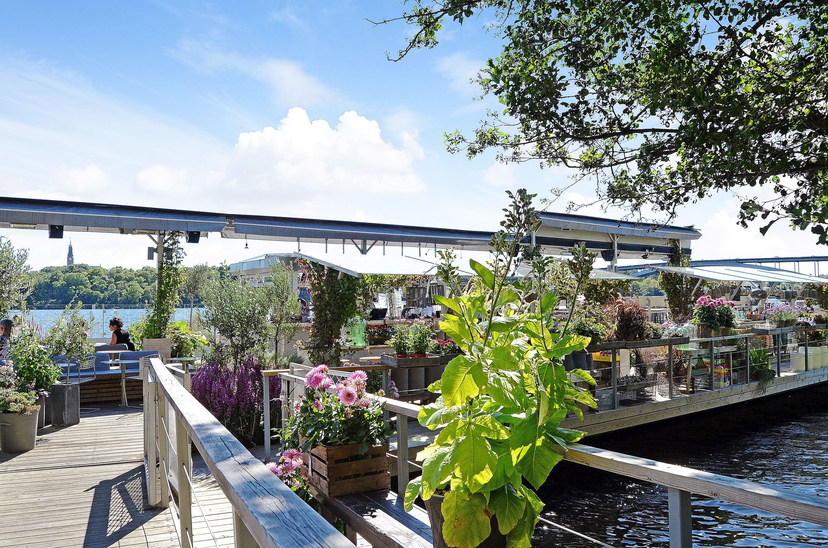 Mälarpaviljongens uteservering sommartid