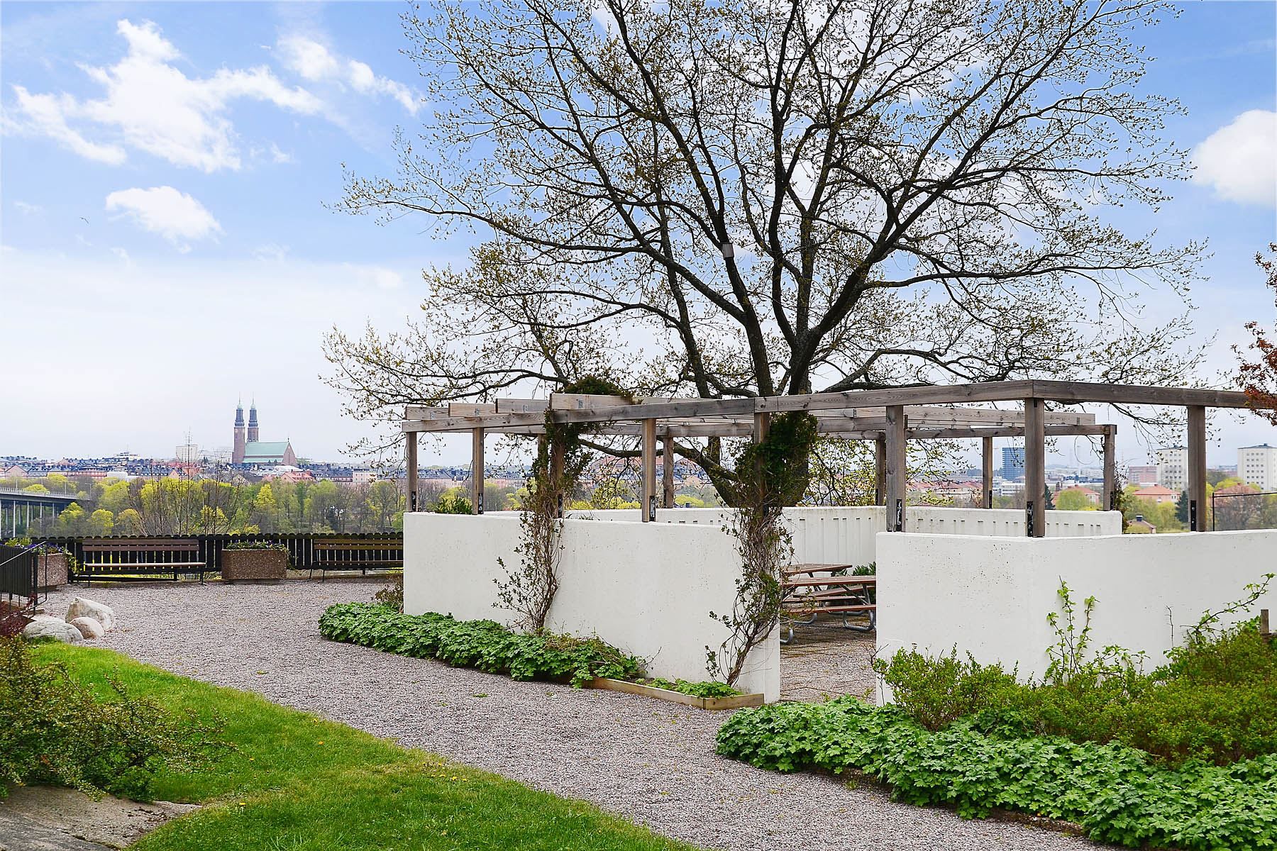 Föreningens mysiga gård med grillplats