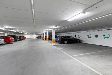Garage i huset - nås via hissen