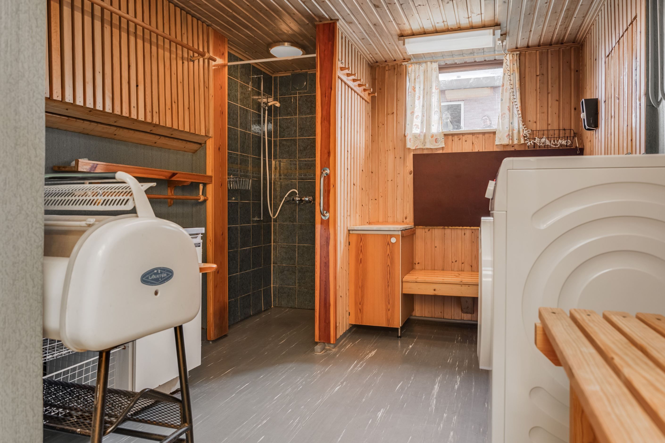 Badrum och tvättrum.