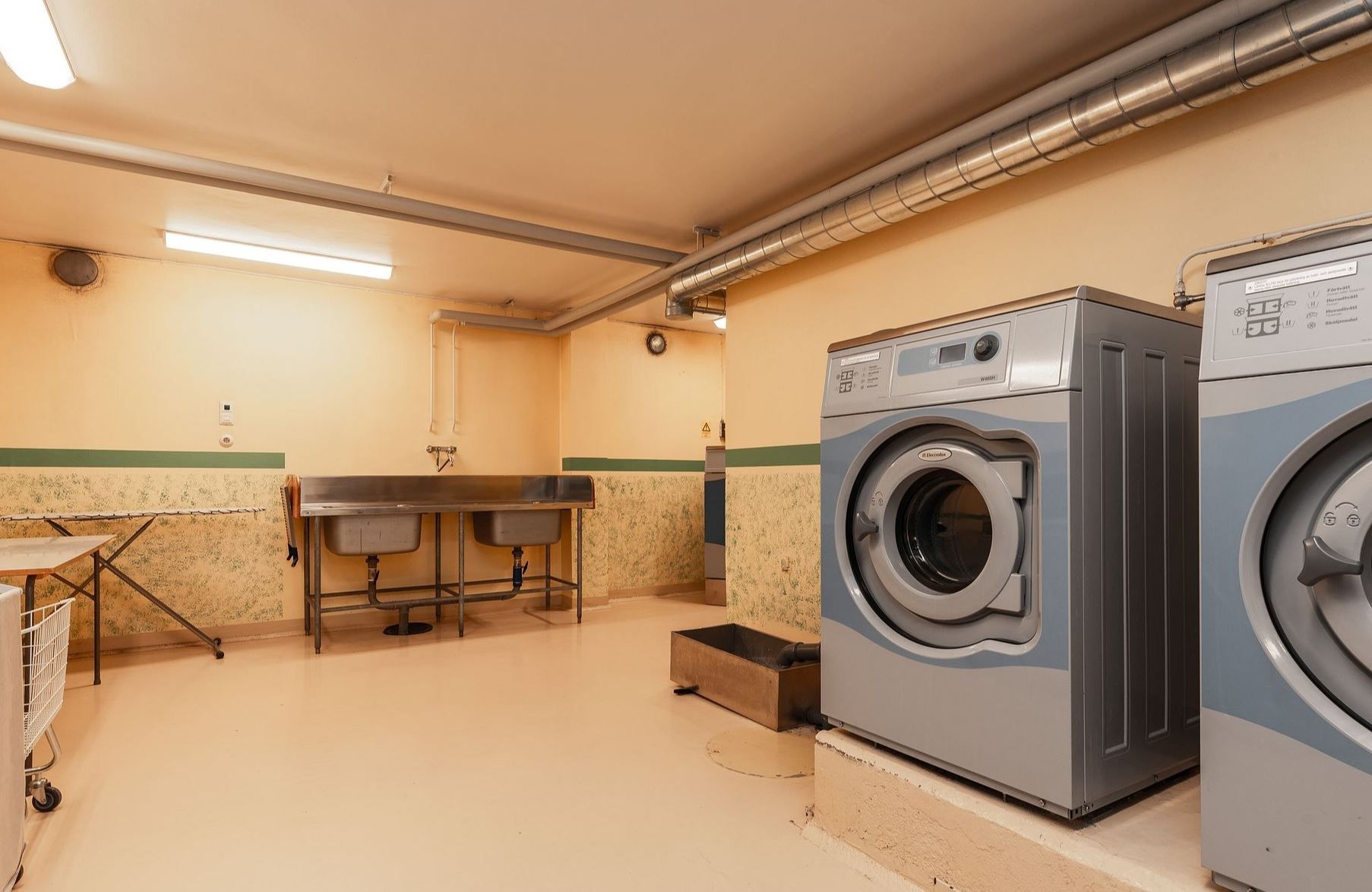 En av de två tvättstugorna i källarplan