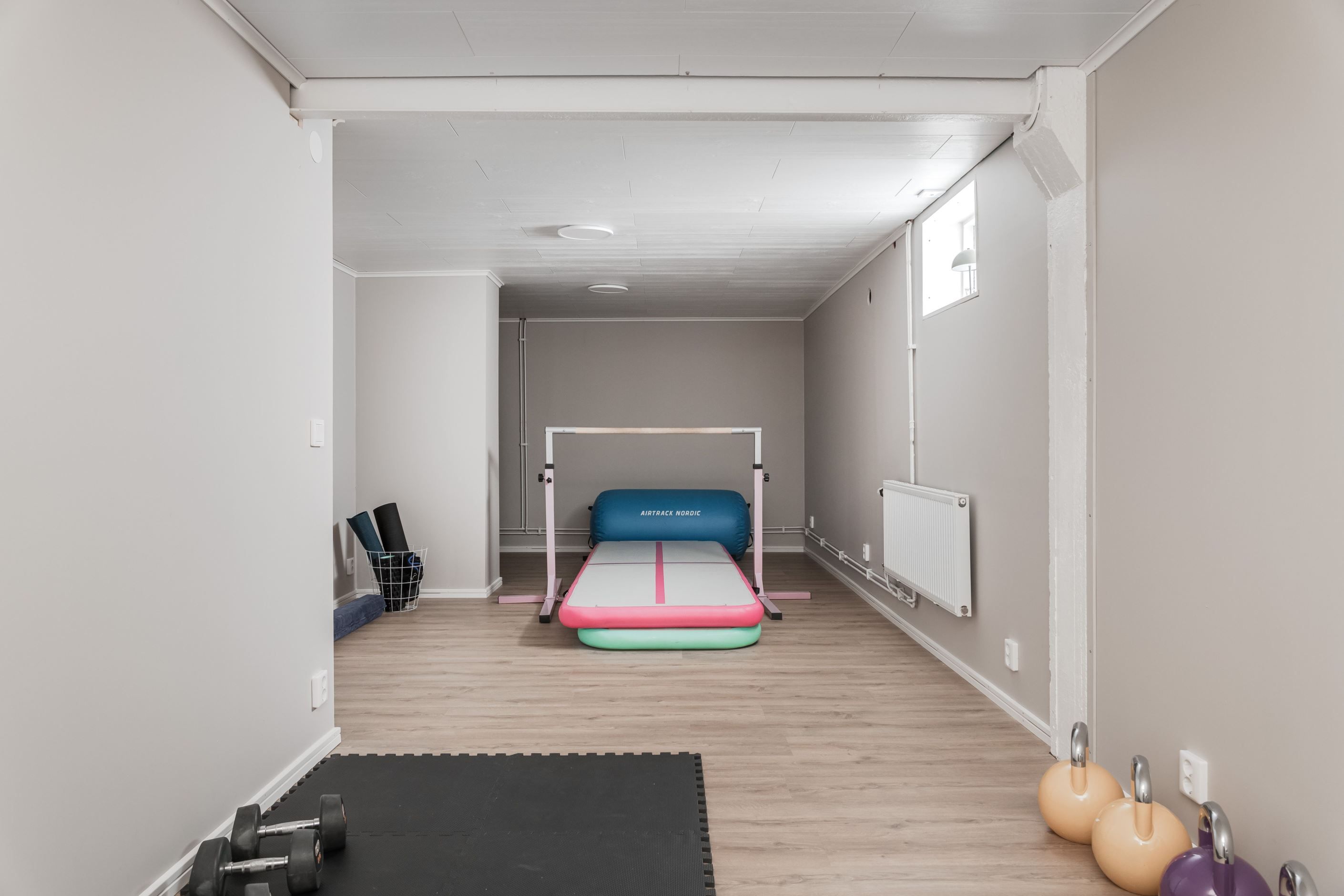 Allrum på nedre plan