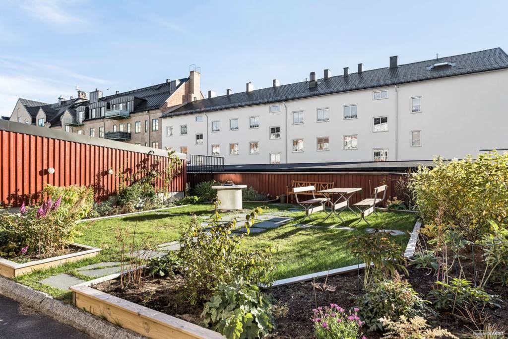 Lågupplöst Föreningens uteplats