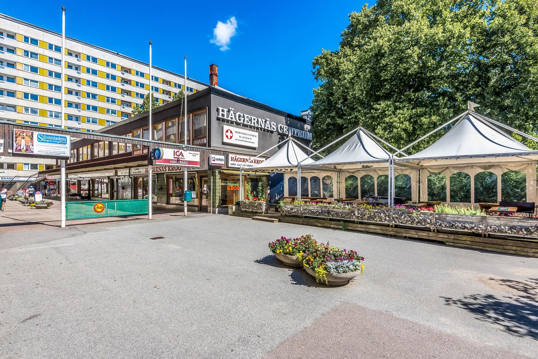 Hägernäs centrum med mataffär