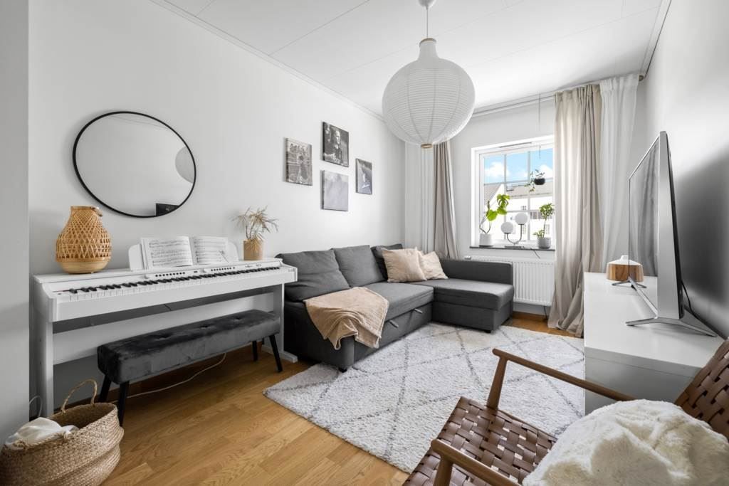 Lågupplöst Allrum övre plan (möjligt sovrum)