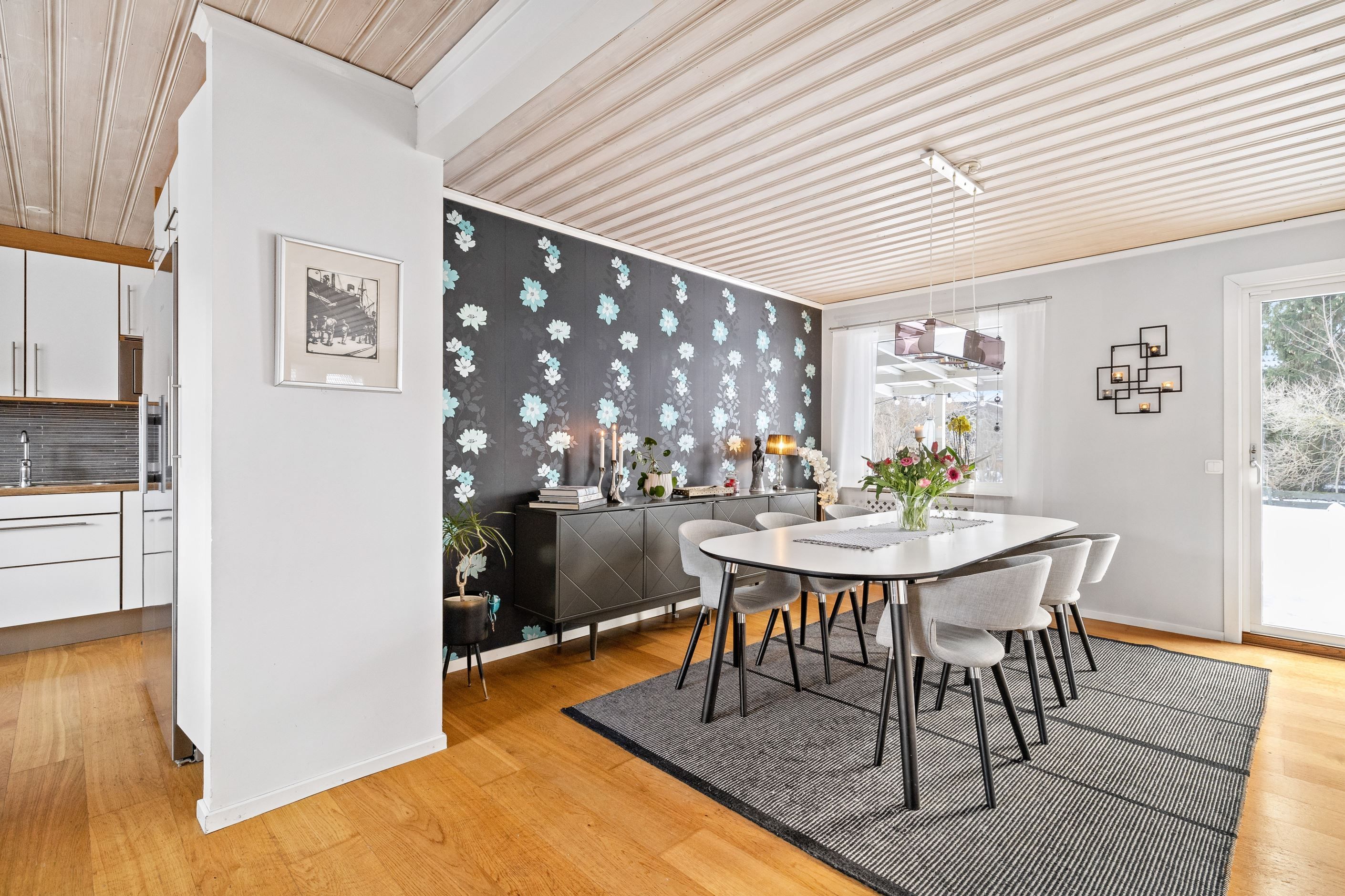 Matplats i vardagsrum