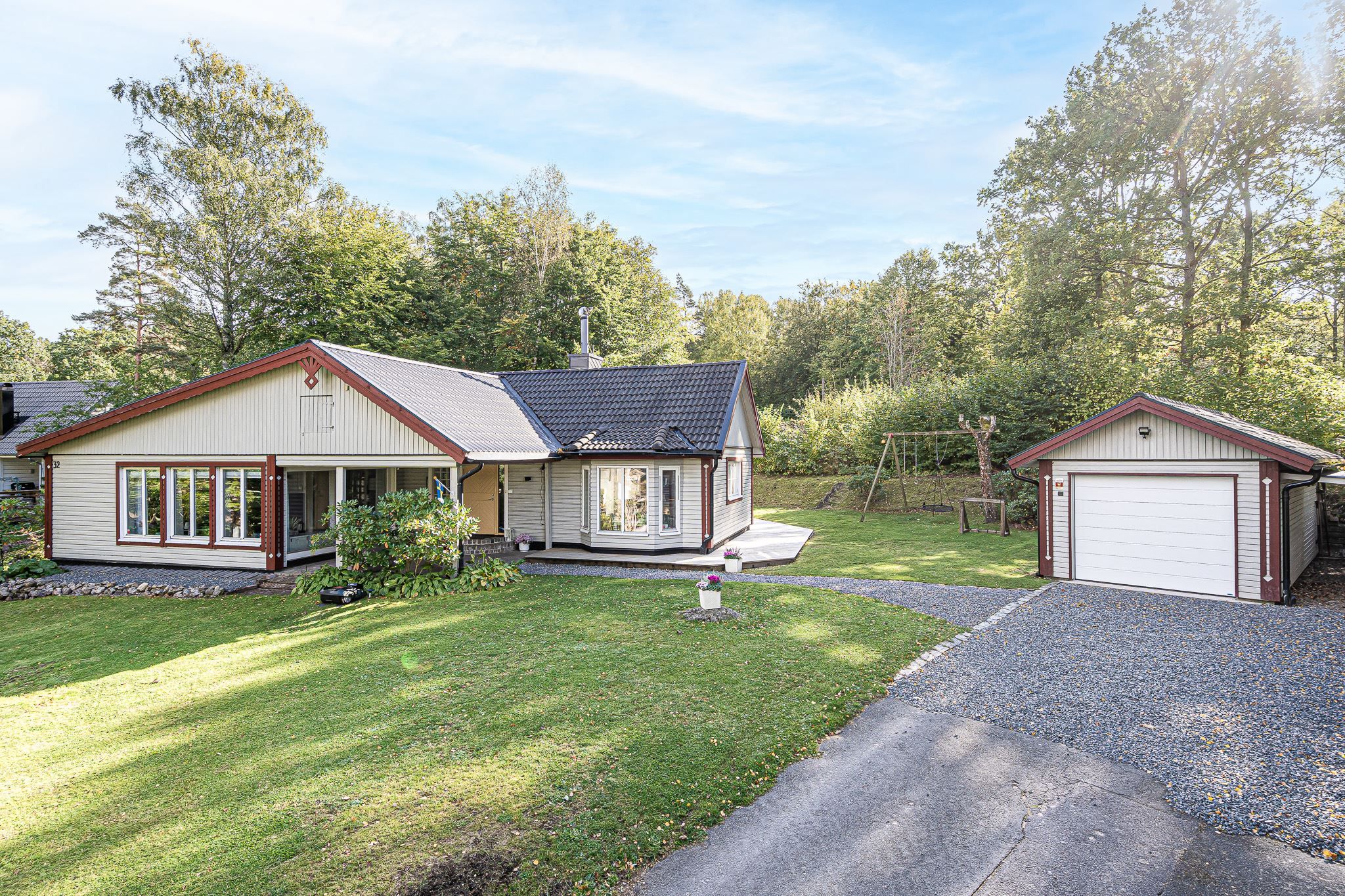 Enplanshus med garage