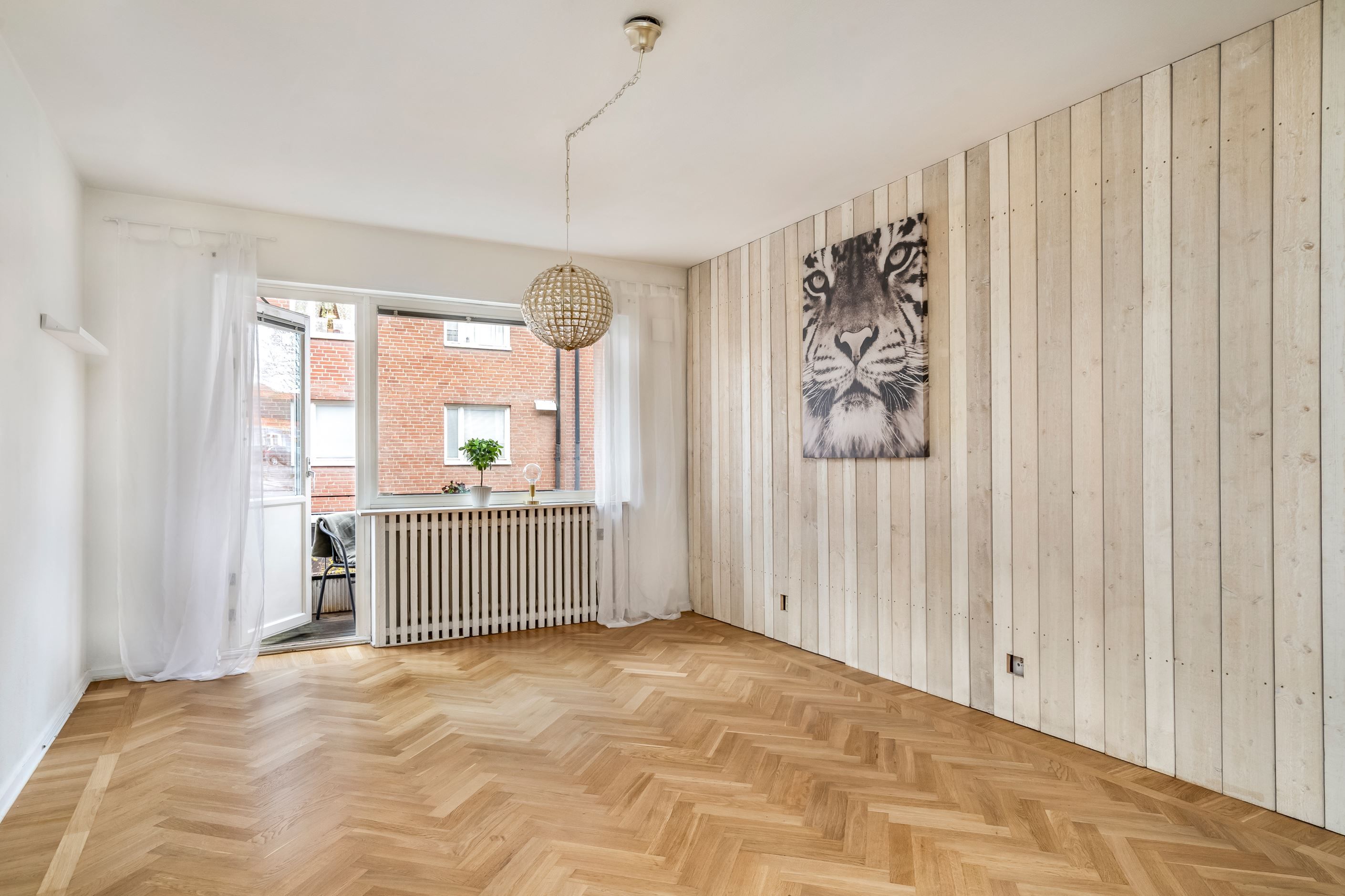 Vardagsrum med balkong i västerläge