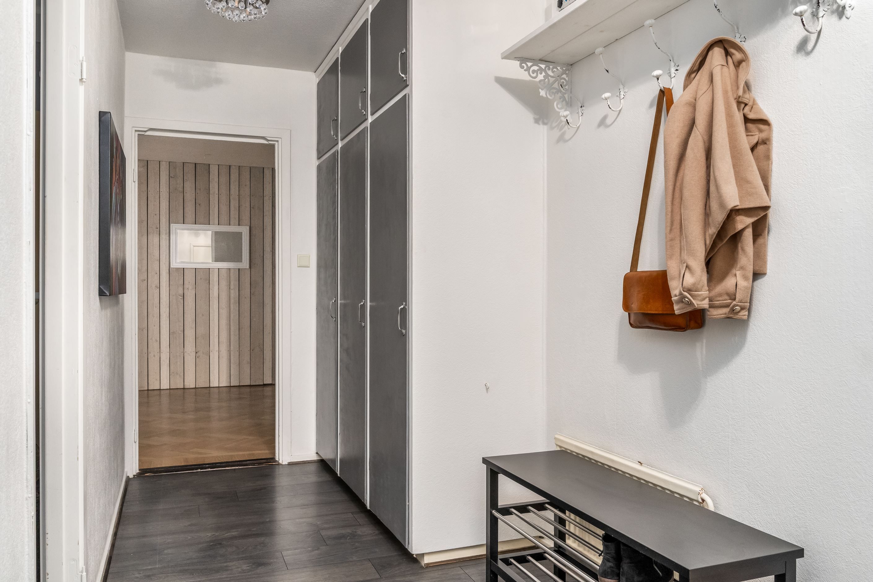 Tre garderober i hallen