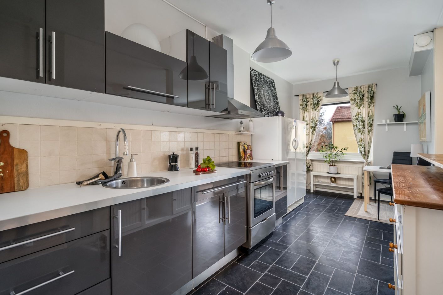 Ett funktionellt kök med bra arbetsytor