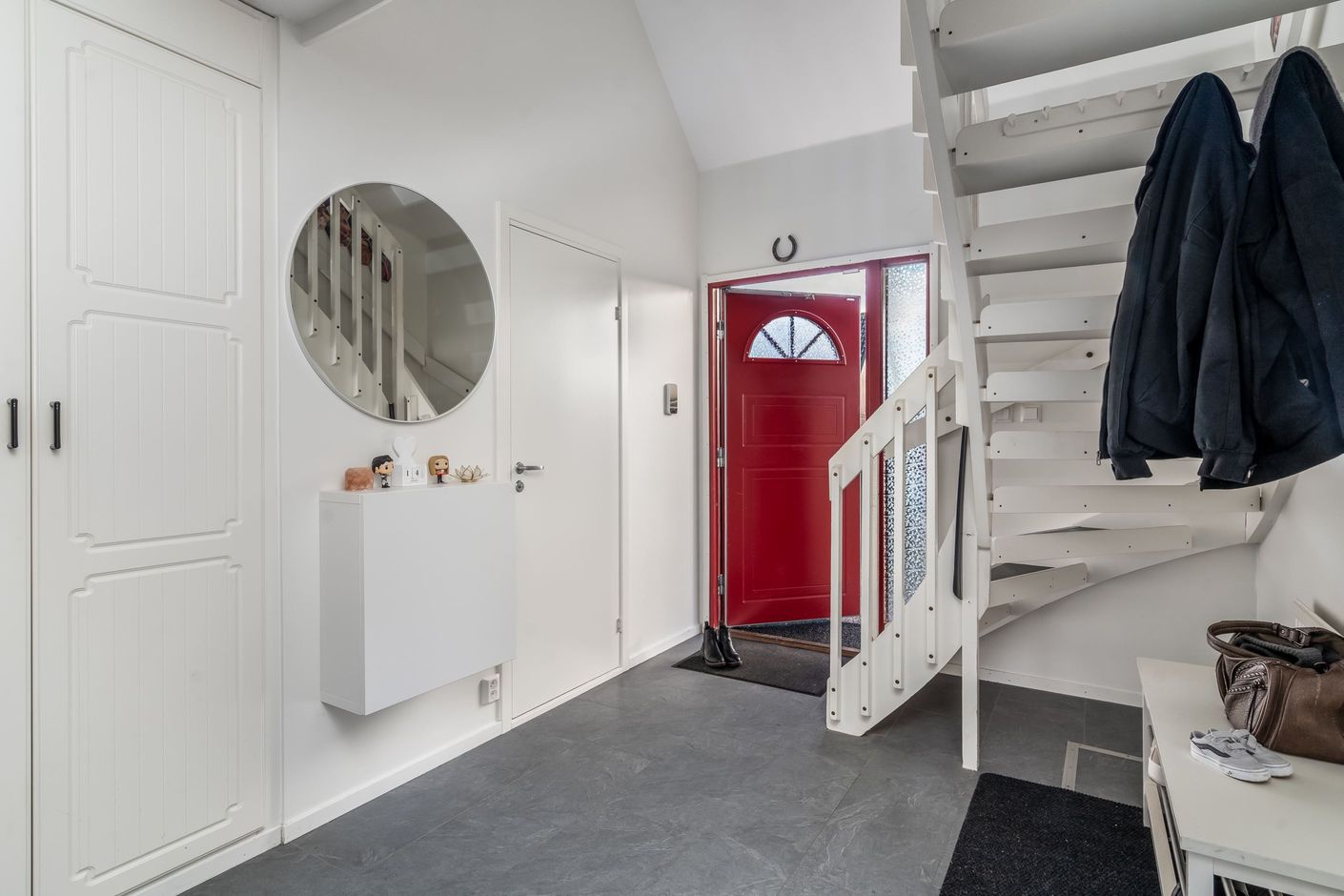 Öppen och välkomnande hall