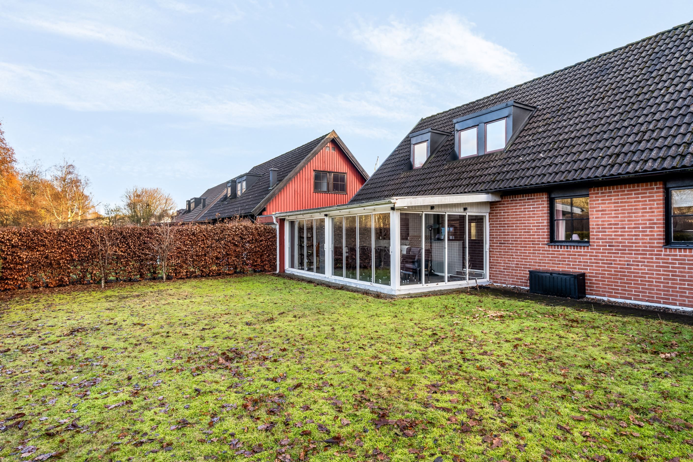 Lättskött trädgård med gräsytor