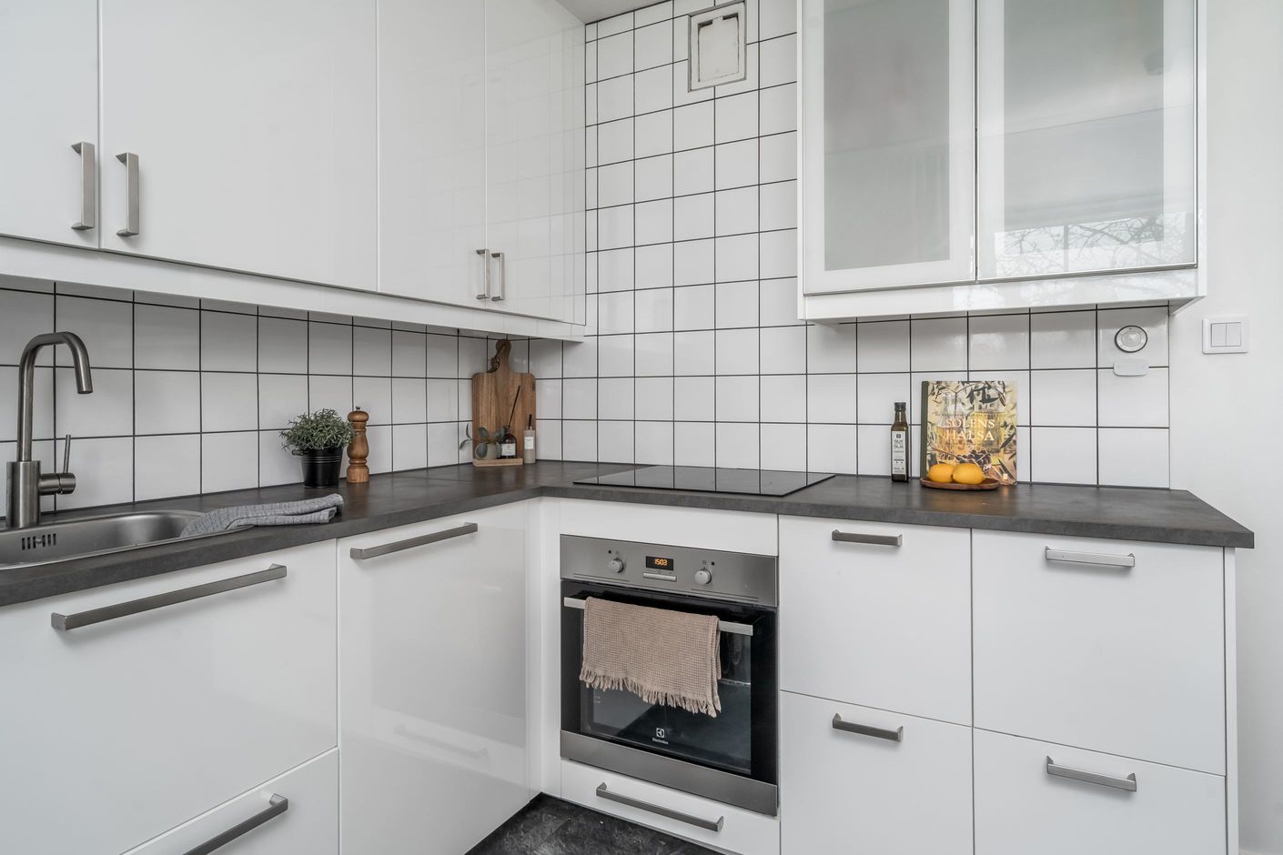 Gott om arbetsyta i det moderna köket