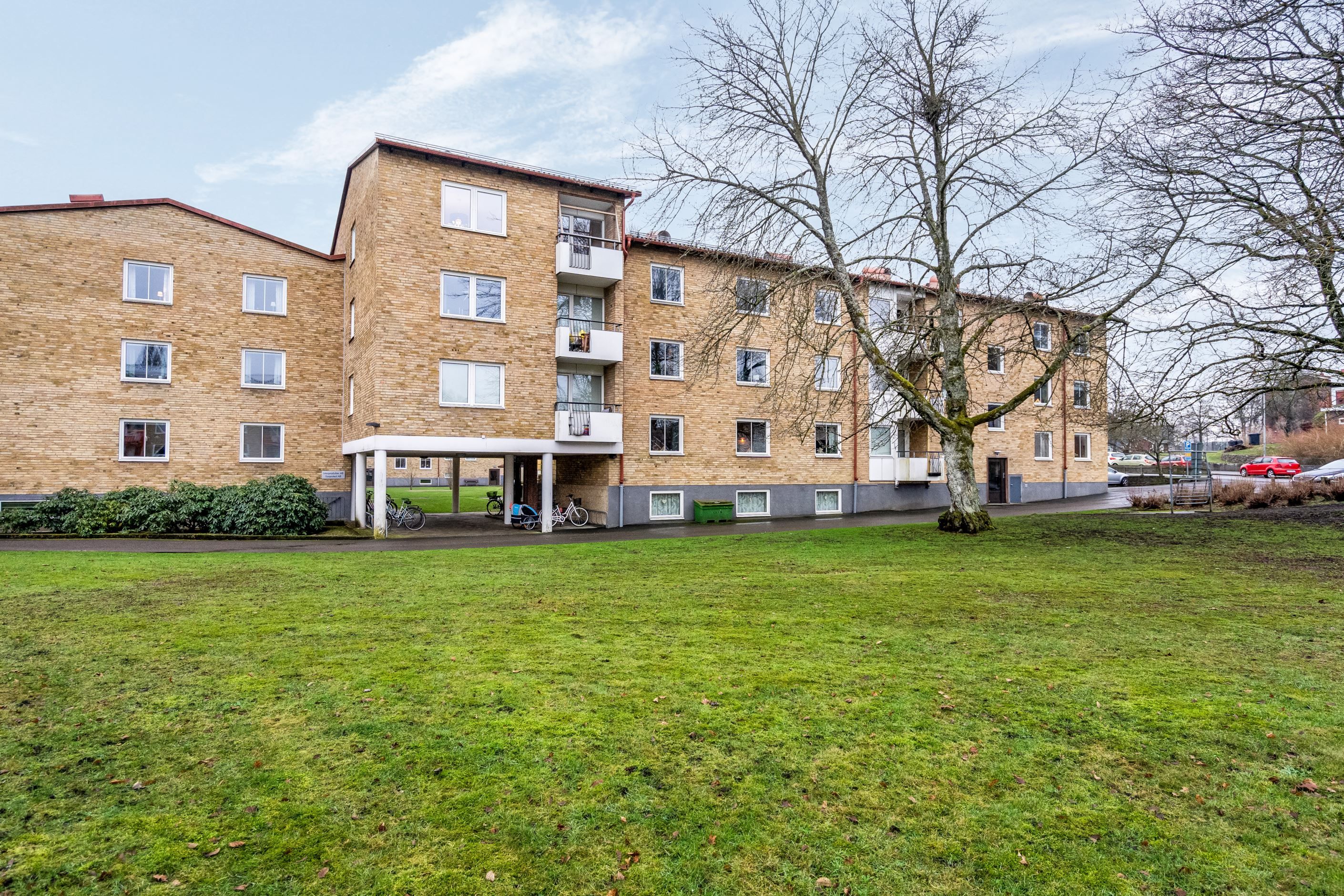 Stora gräsytor precis utanför