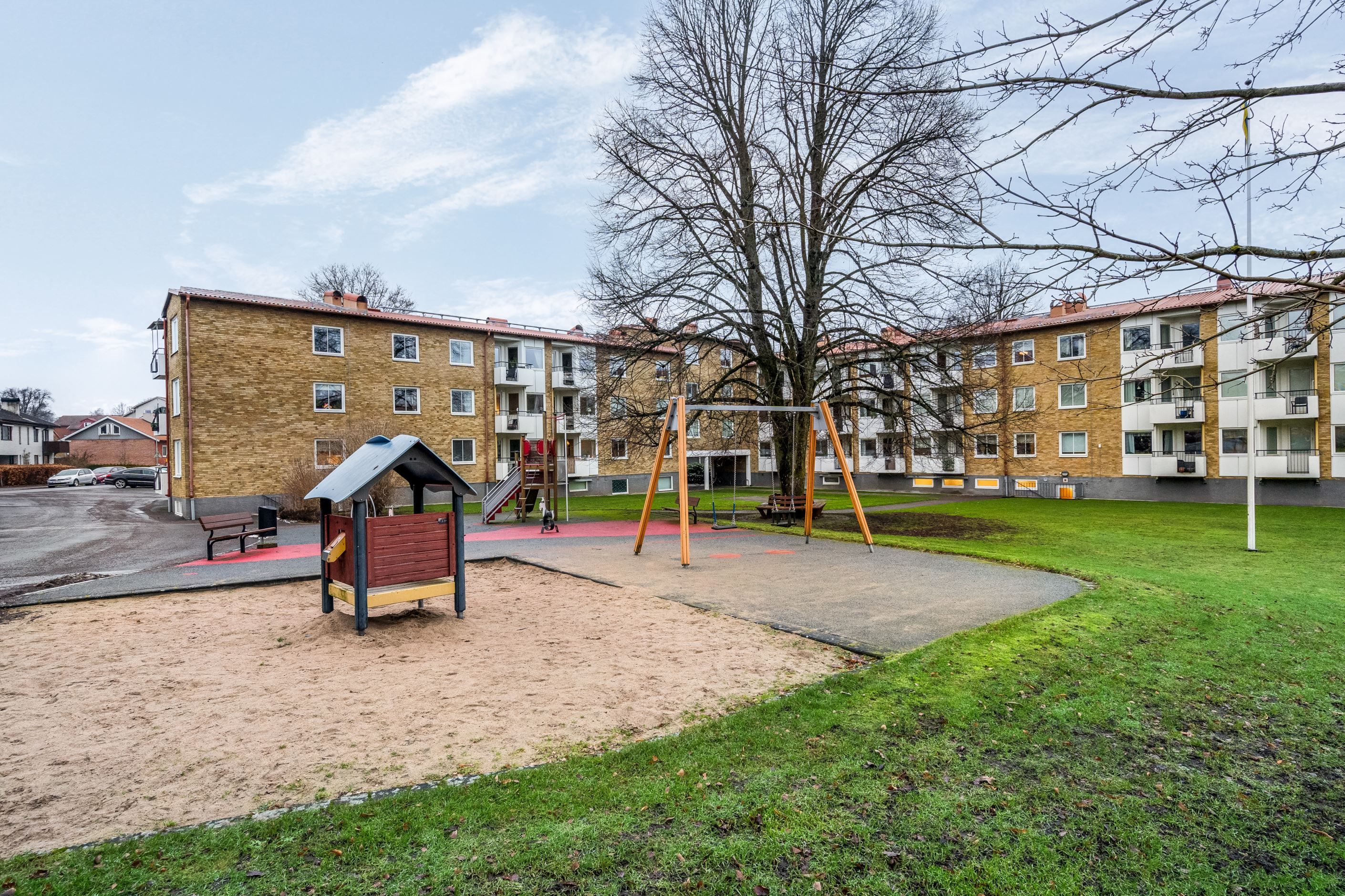 Lekplats på gården