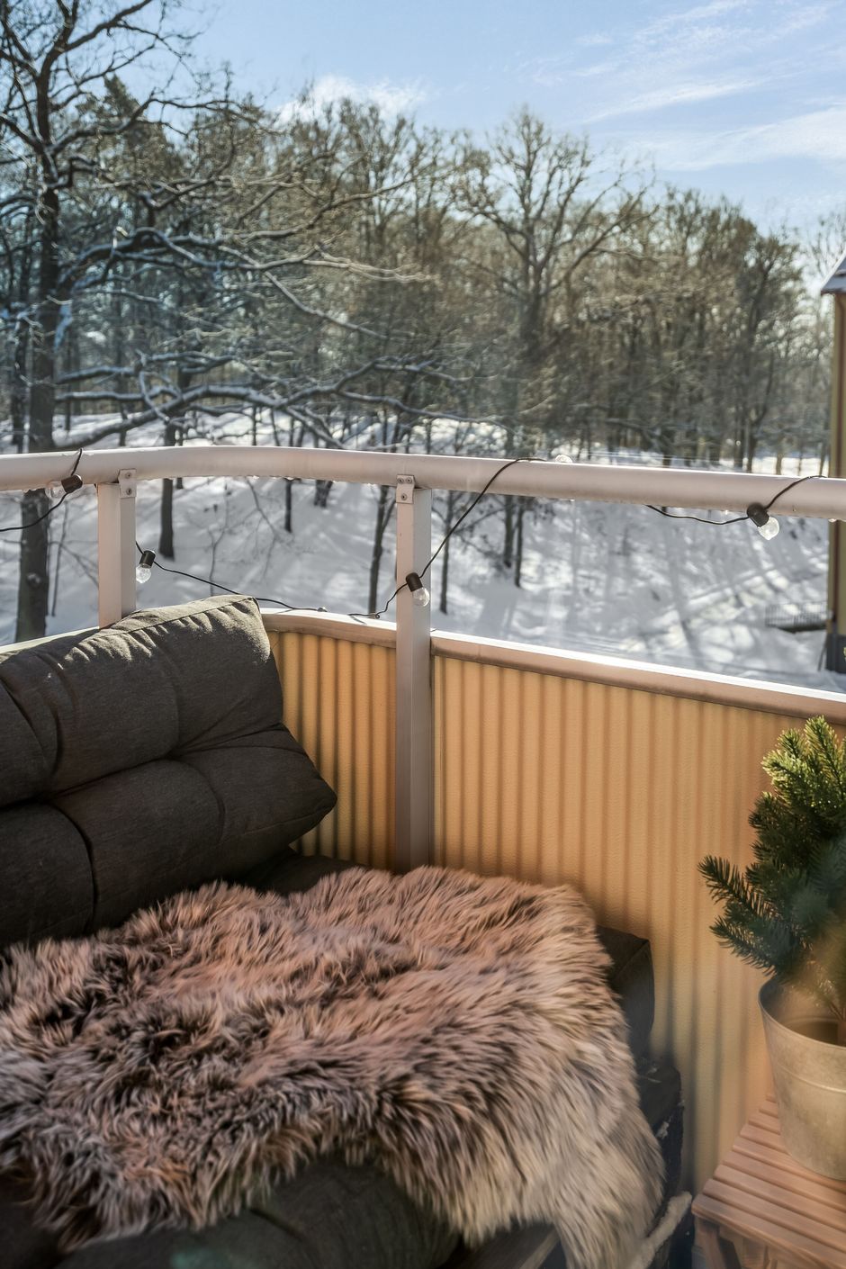 Balkong som kan bli en mysig uteplats