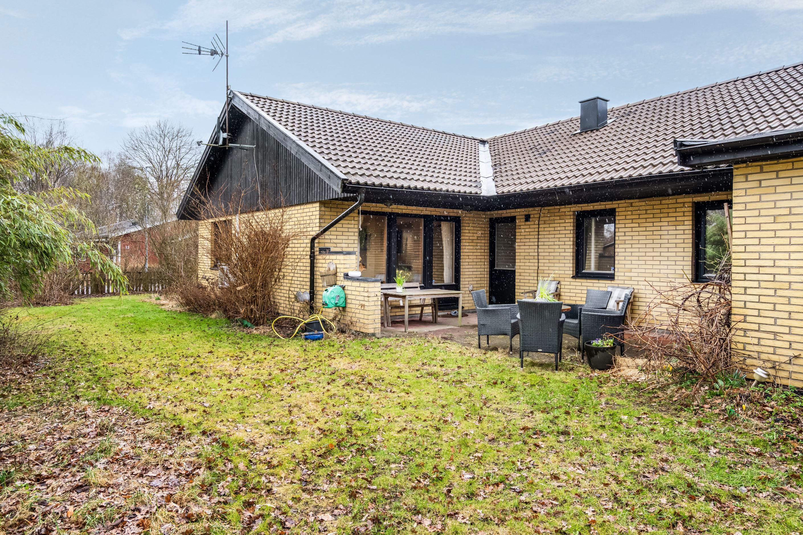 Insynsskyddad uteplats i söderläge