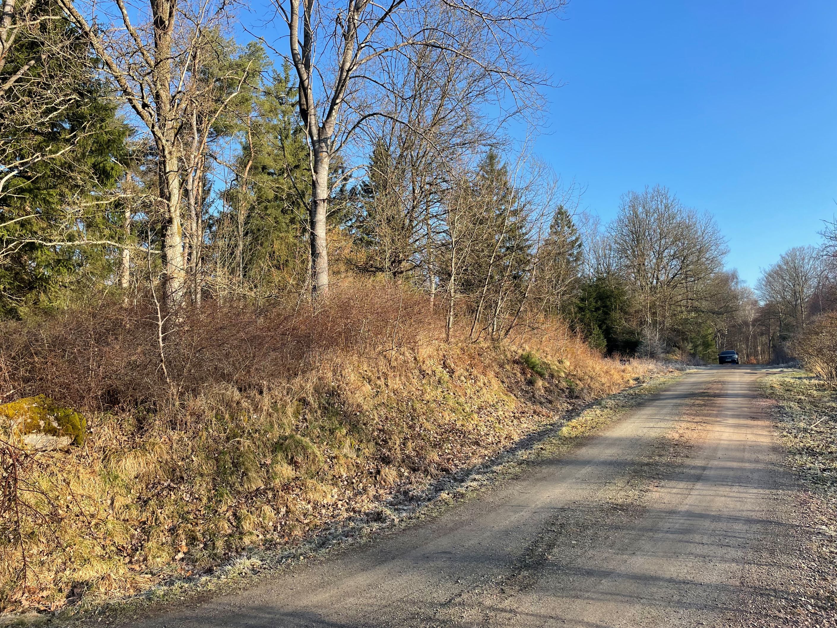 Grusväg som leder till vändzon