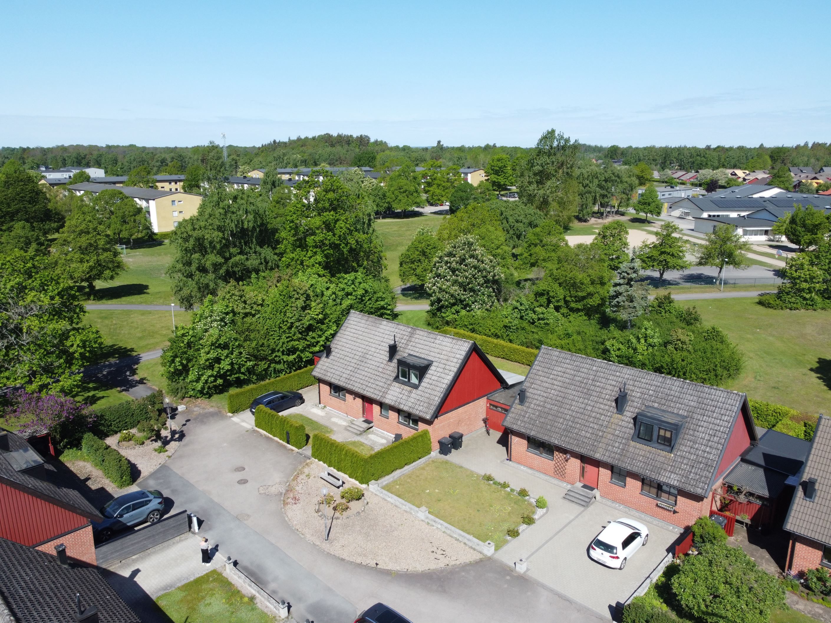 Lugn gata med bilväg endast för boende