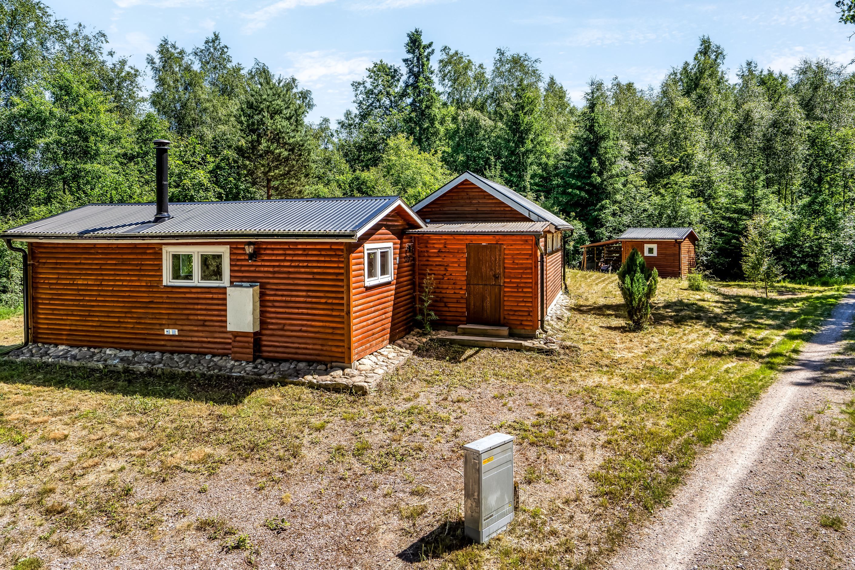 Trästugorna smälter fint in omgivningaen