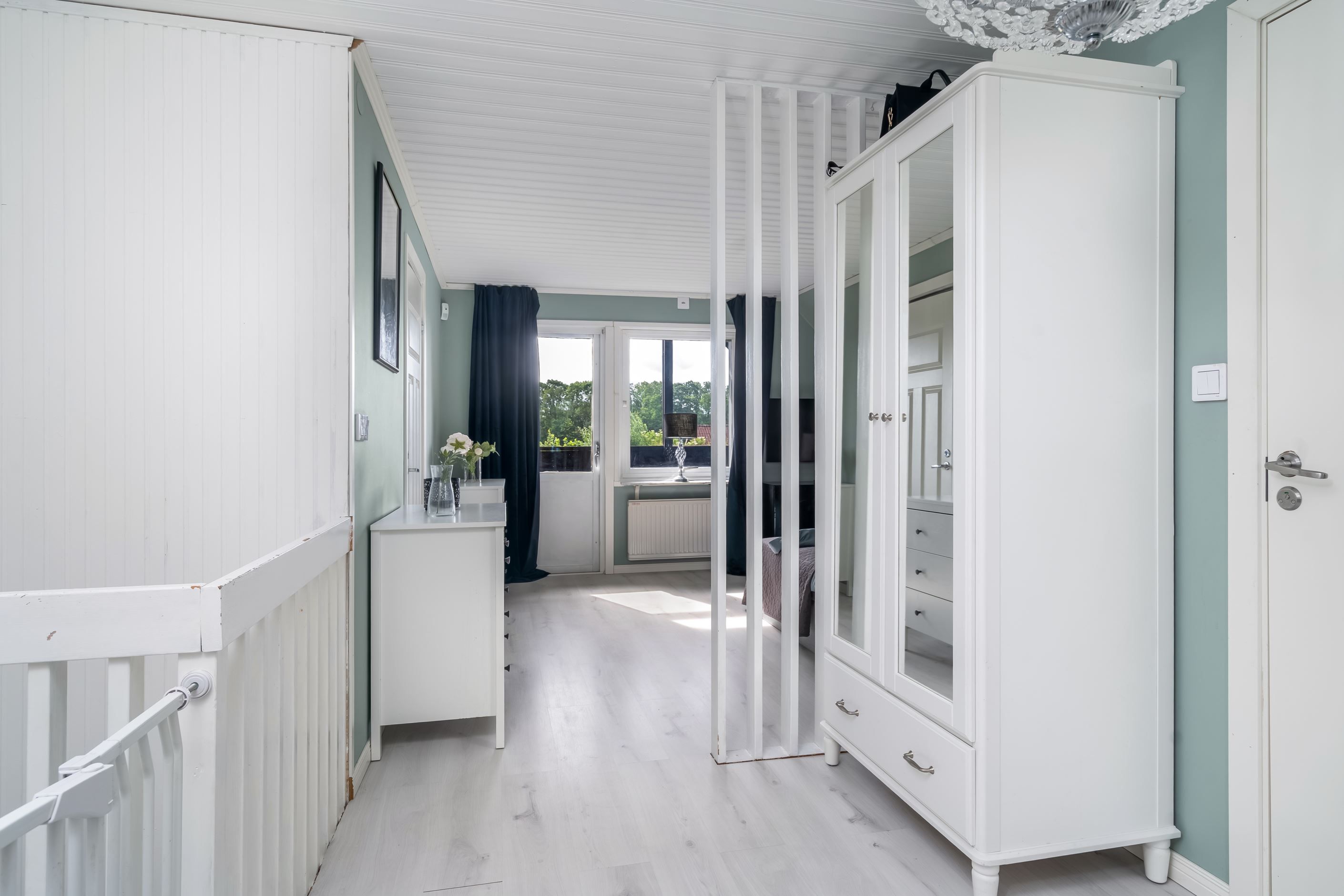 Dörr till balkongen i allrummet