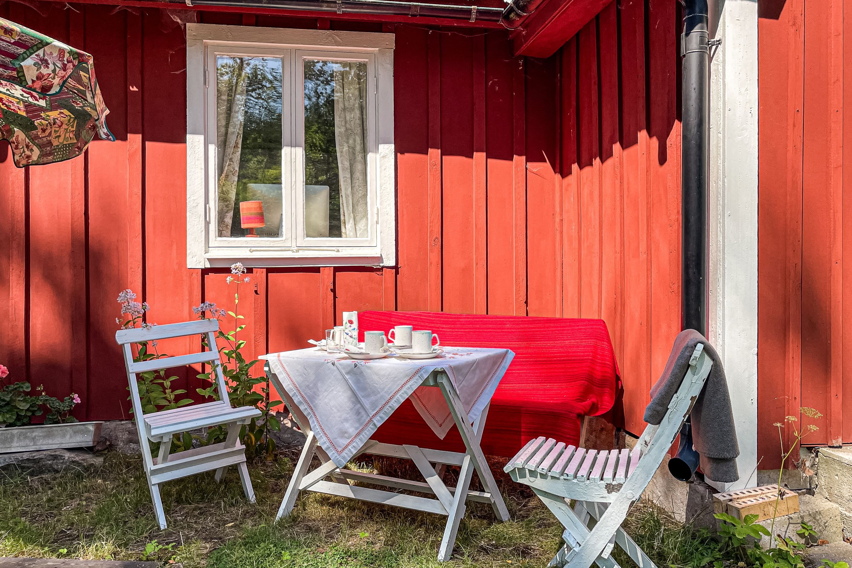 Den soliga hörnan är en trivsam plats för sommarens fikastunder