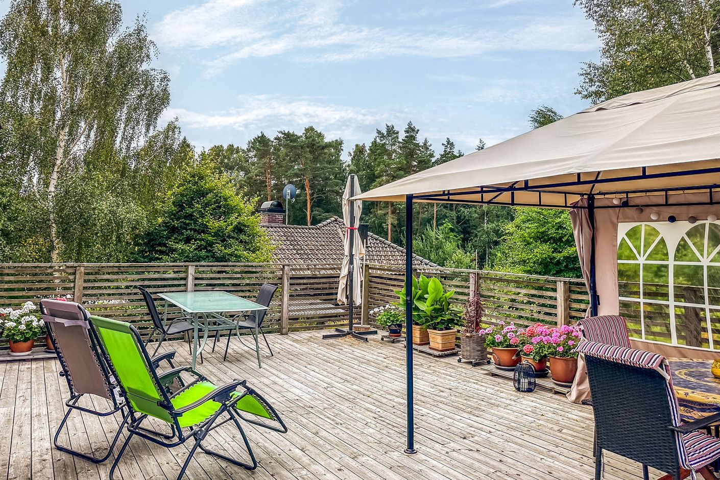 Stor altan att spendera sommarmånaderna på