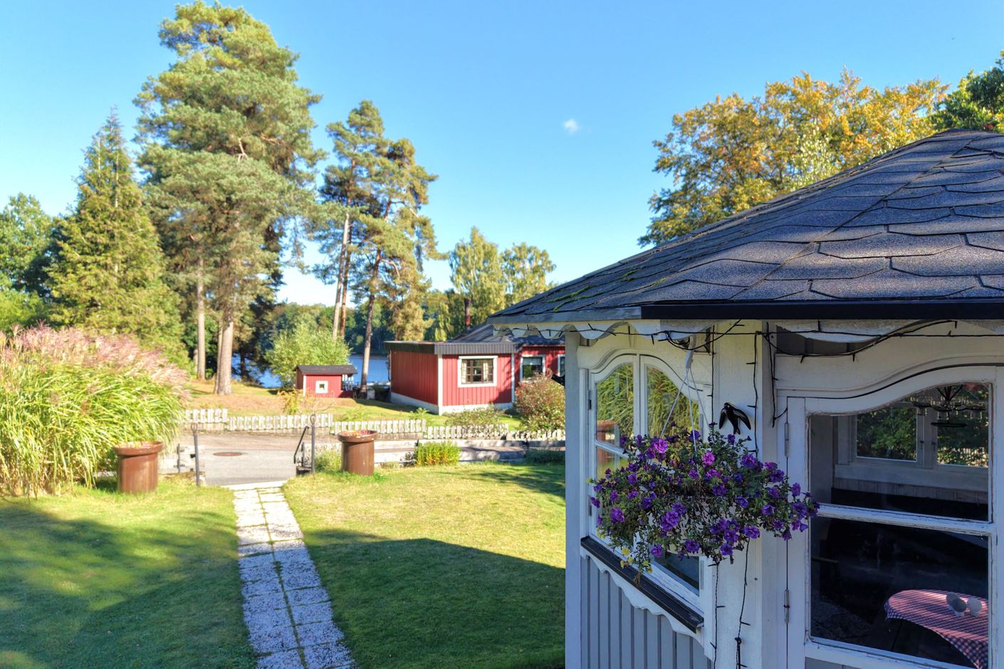 Sjöutsikt från tomten
