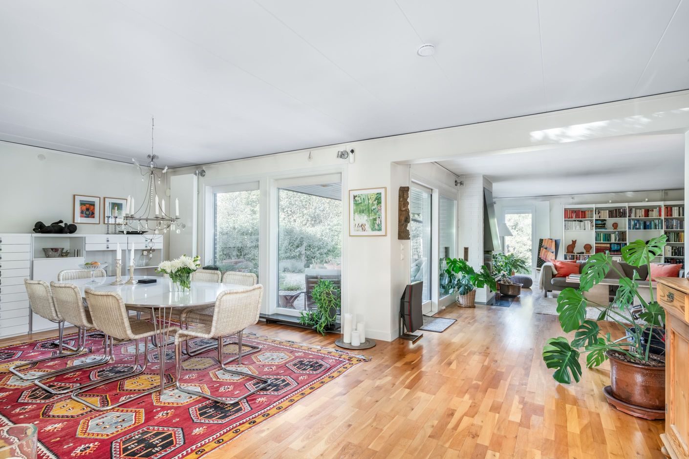 Ljust och luftigt matrum med plats för många gäster