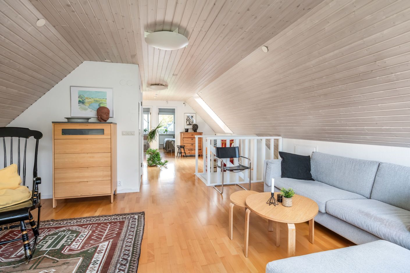 Luftigt allrum med fint ljusinsläpp och öppen känsla
