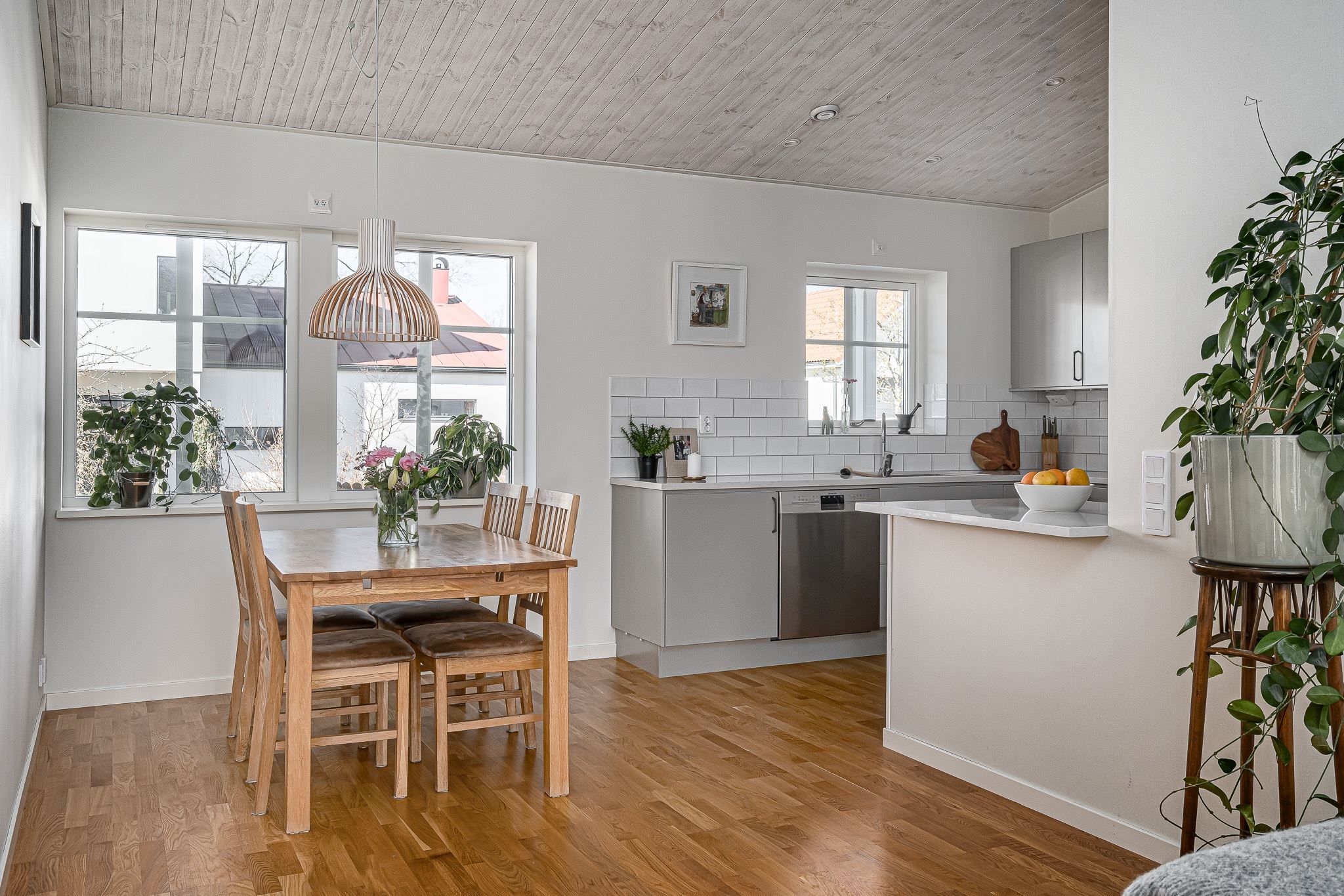 Matplats i anslutning till köket