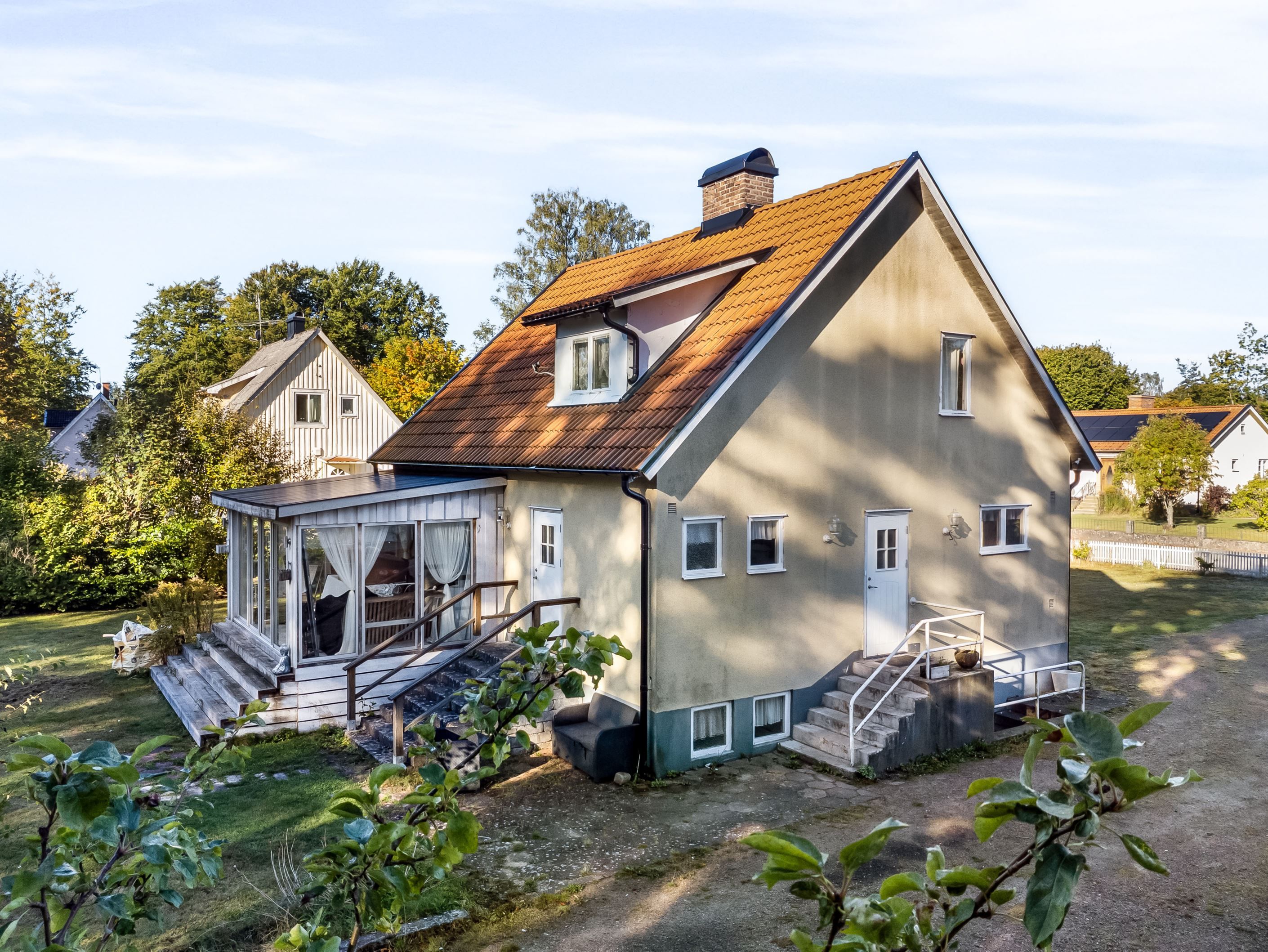 Husets två entréer