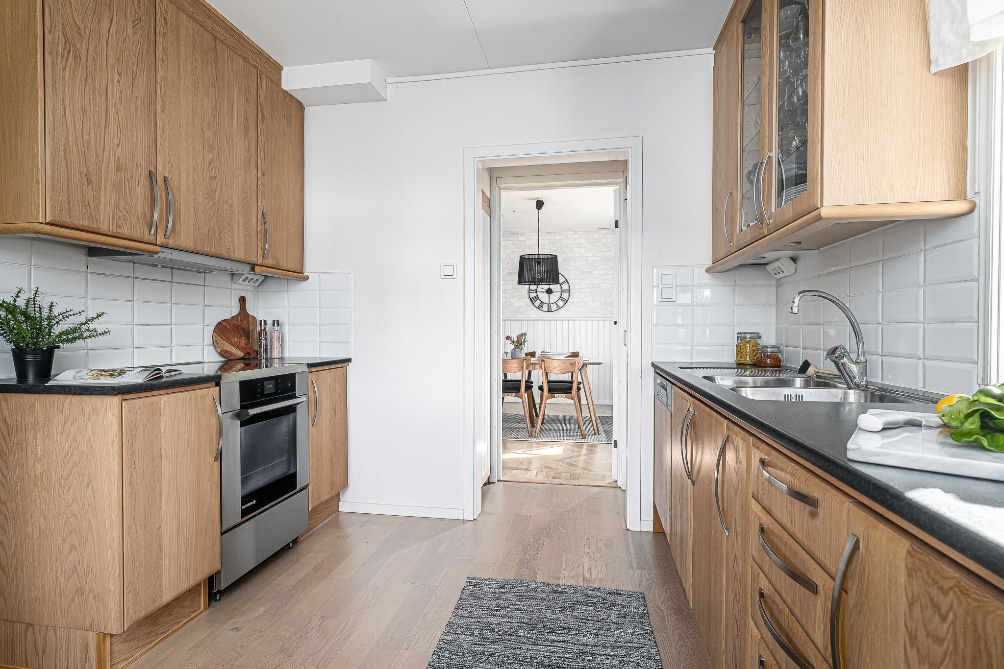 Kök med matrum i anslutning