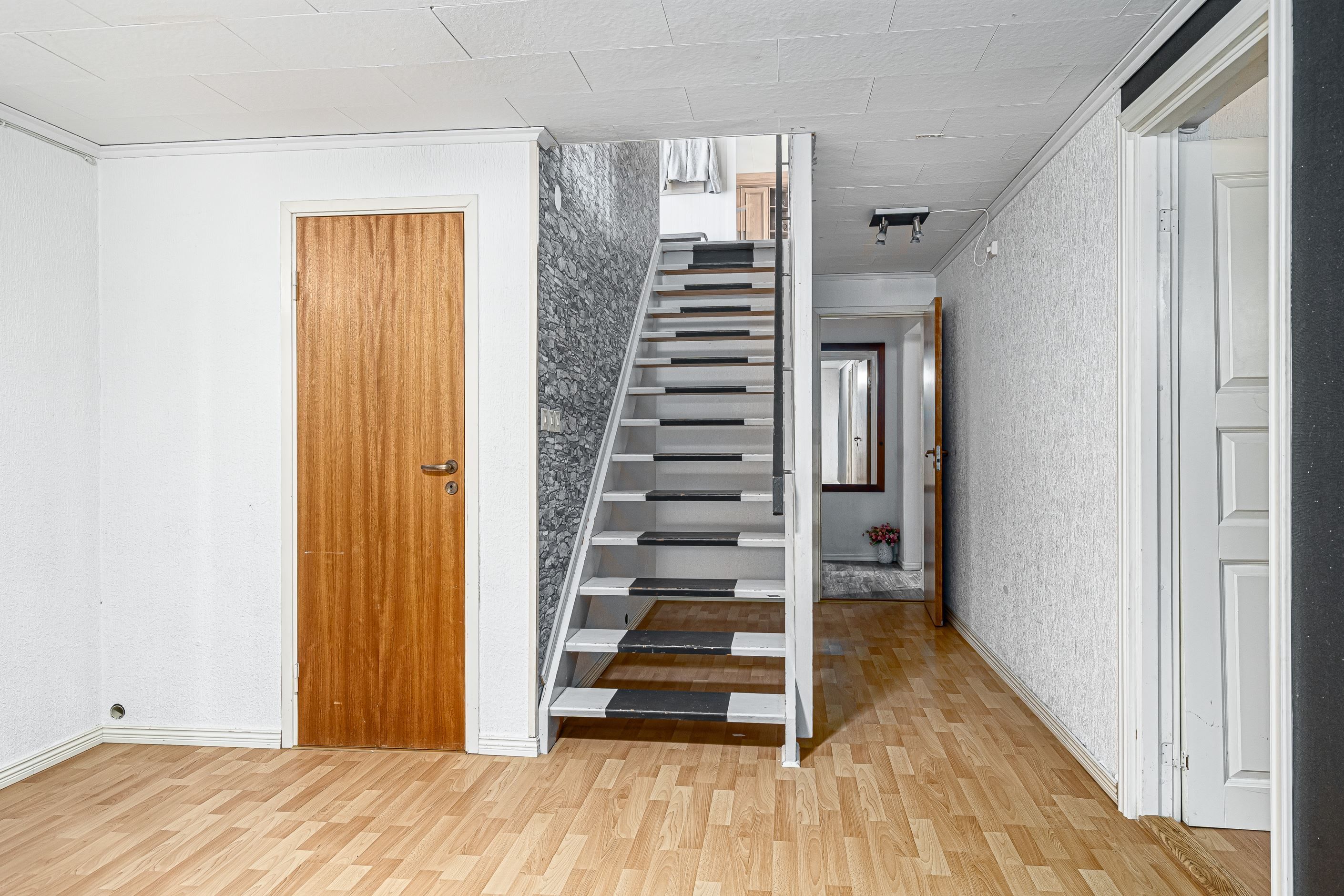 Allrum/hall - källarplan