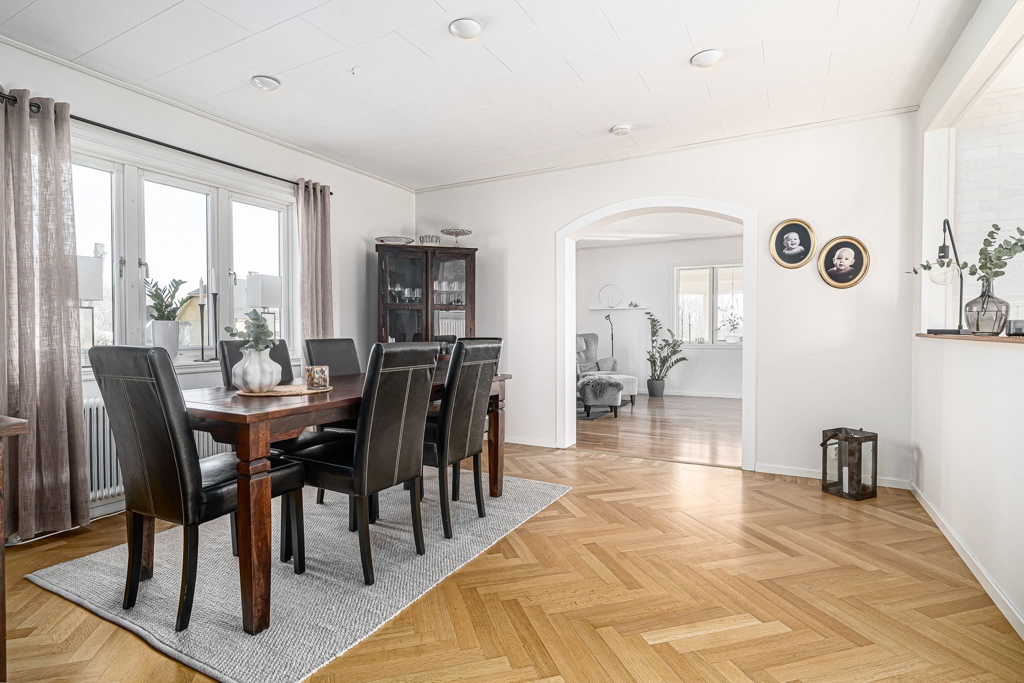 Allrum med fiskbensparkett