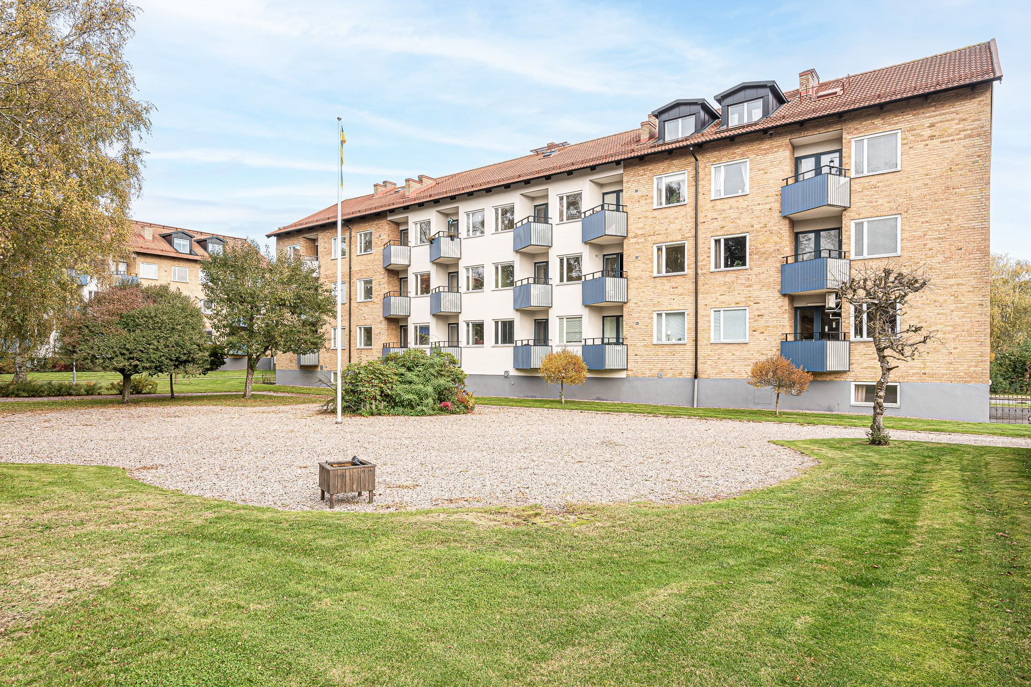 Fasad med balkonger