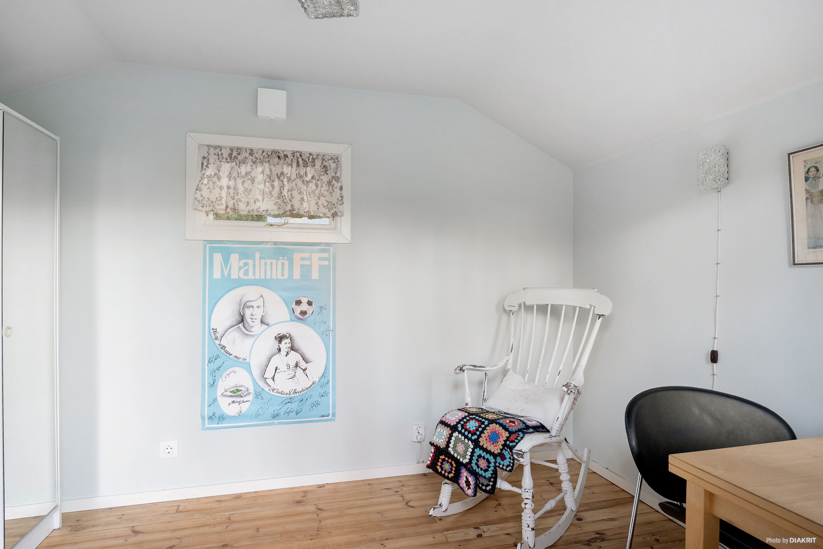 Bild inne i gäststugan.