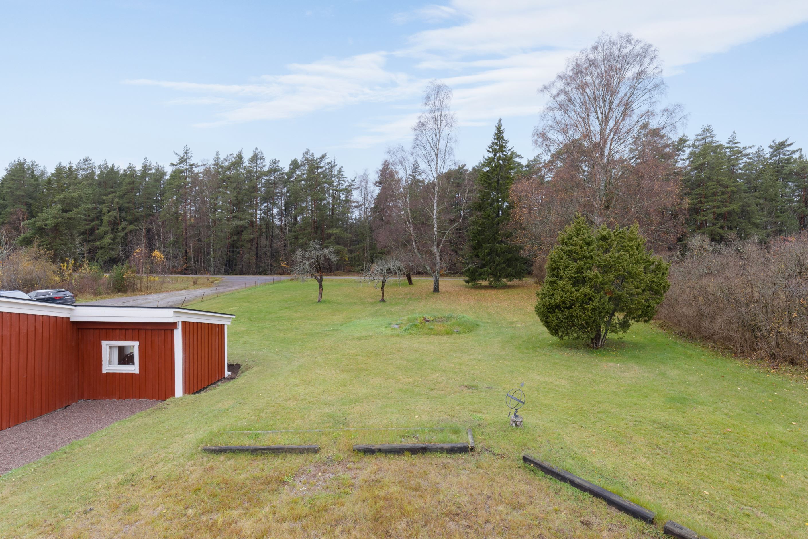Utsikt över tomten från balkong