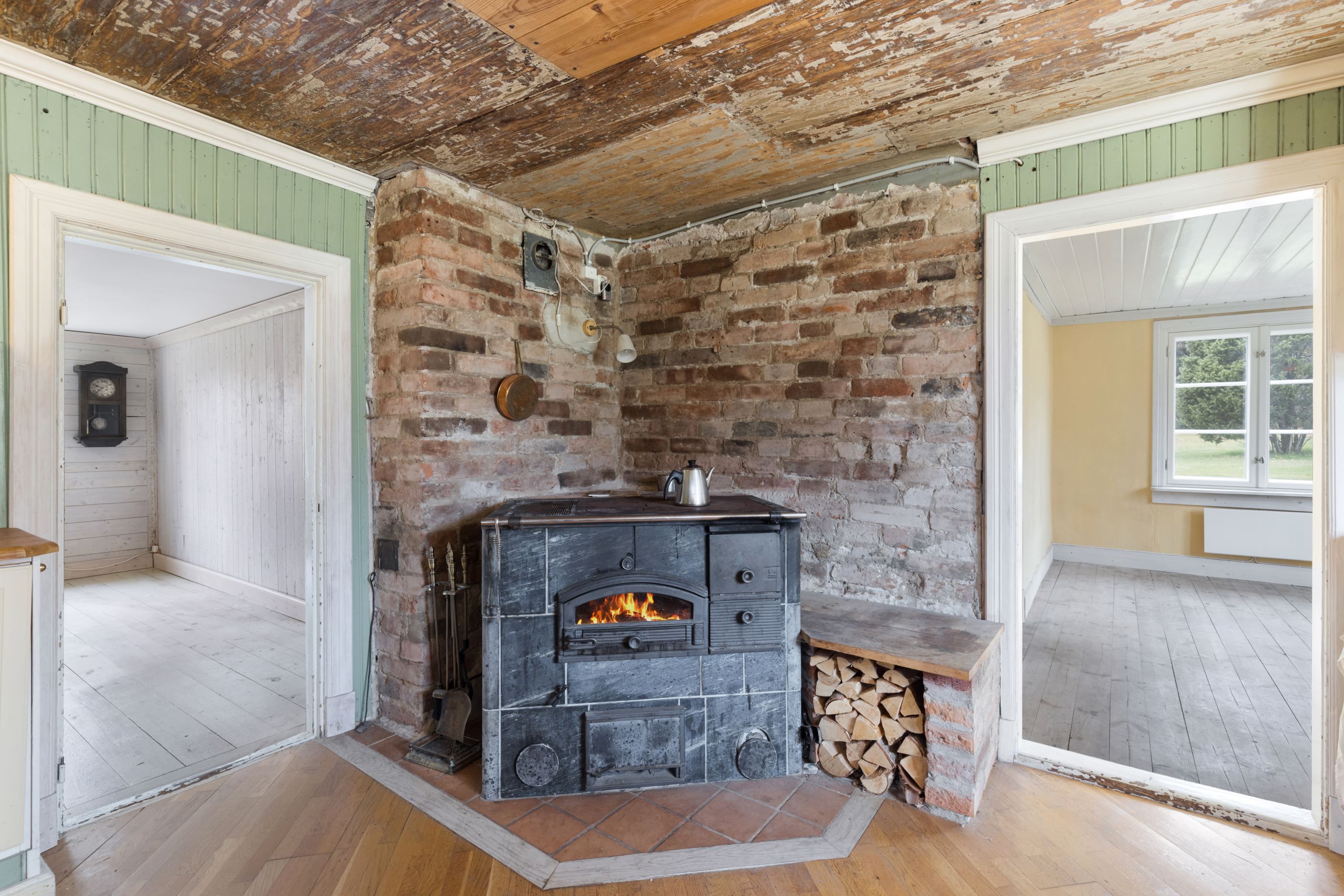 Tulikivi-täljstensspis med ved- och bakugn