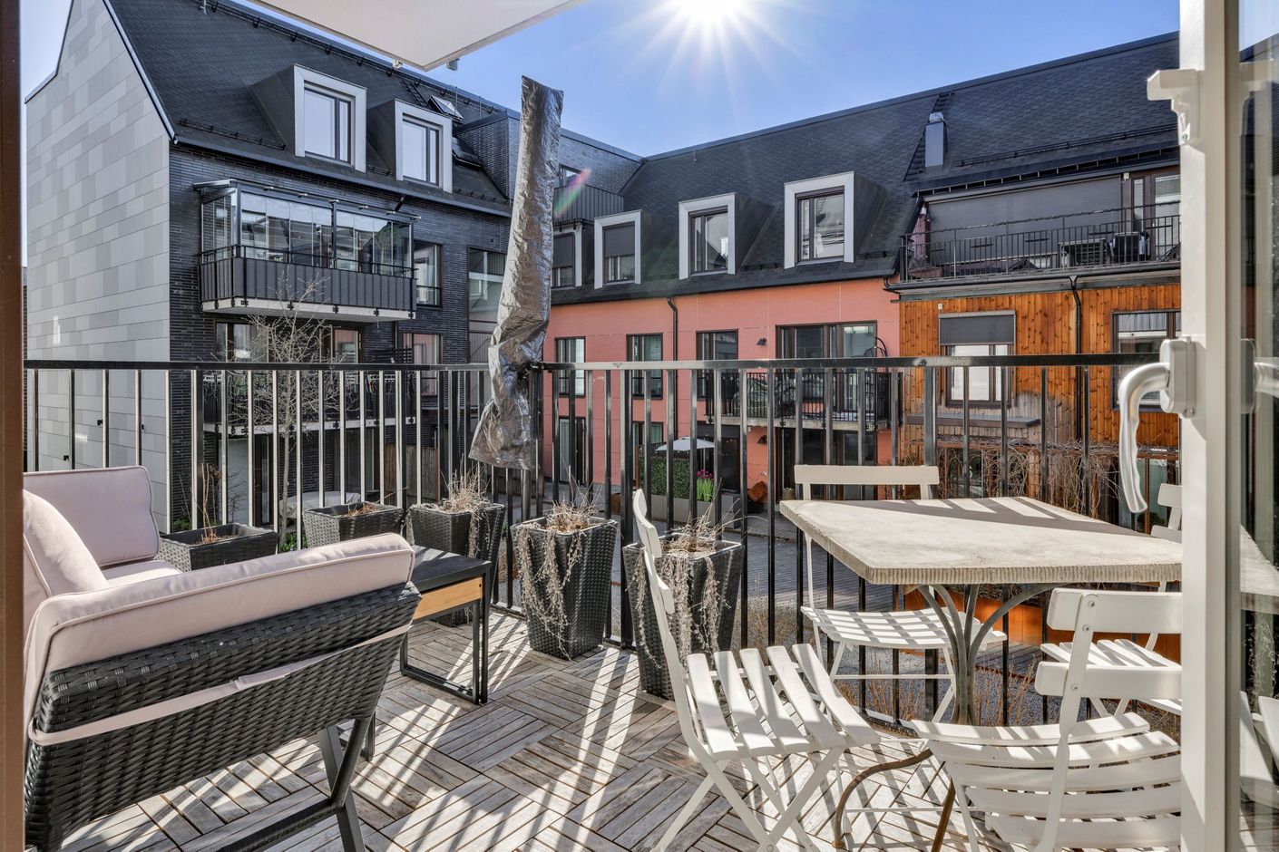 Balkong mot innergård