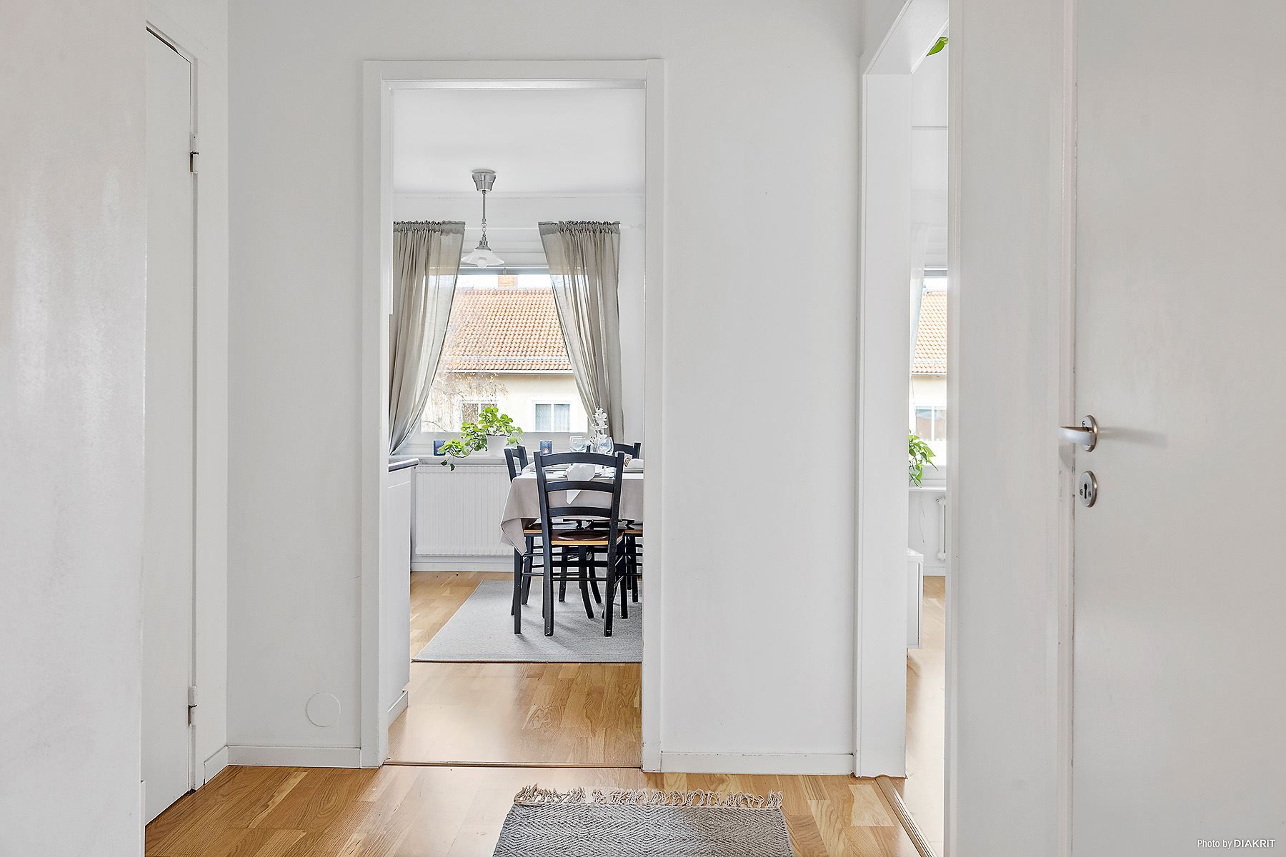Entréhall med klädkammare