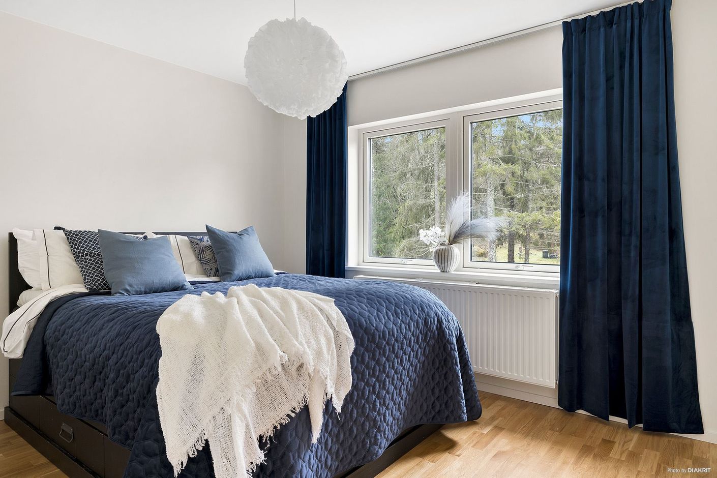 Stort sovrum på övre plan
