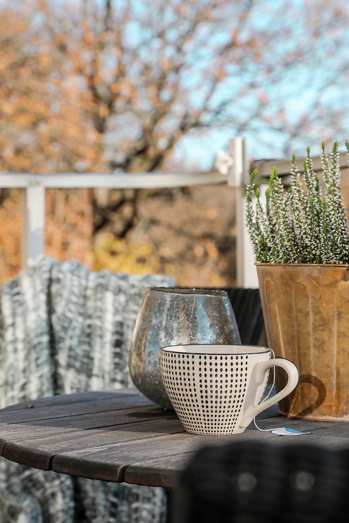 Här kan du njuta av den soldränkta balkongen