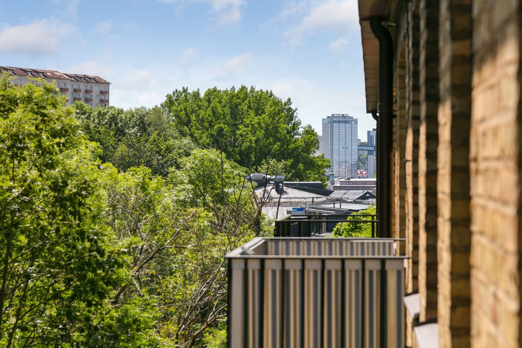 Från balkongen ser du mot Gothia Towers!