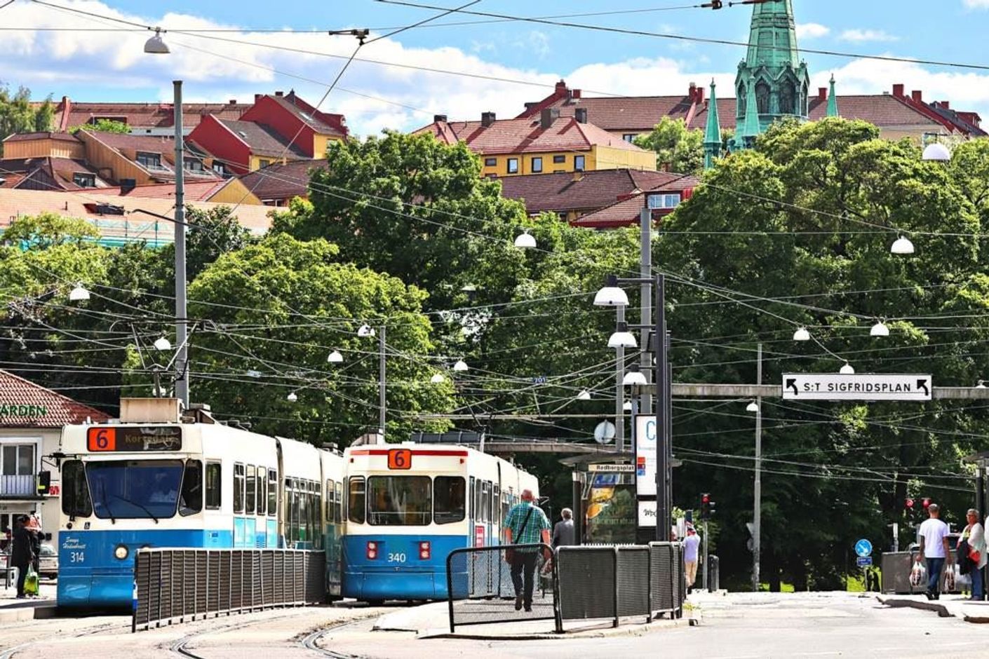 Lågupplöst Nära till bra kommunikationer på Redbergsplatsen