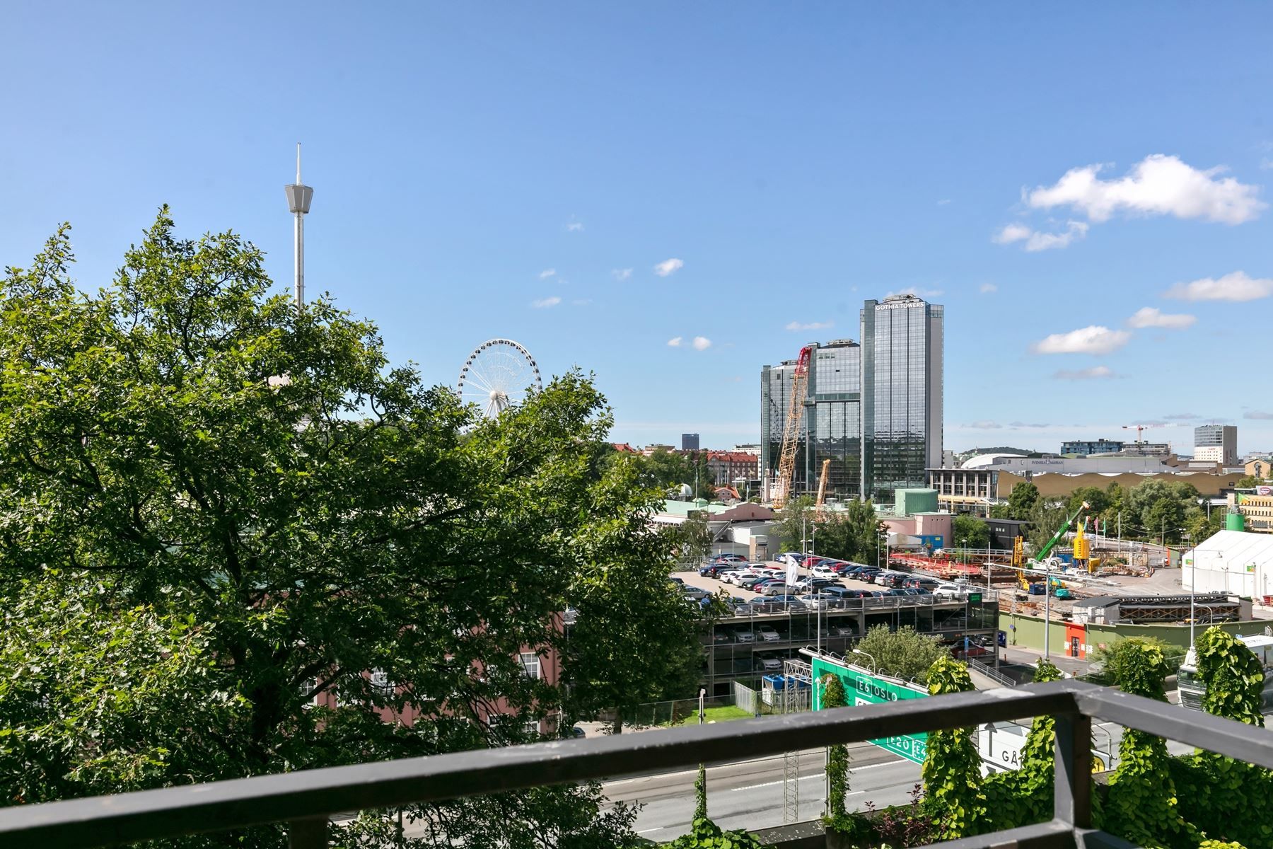 Balkong i västerläge med utsikt mot Gothia Towers