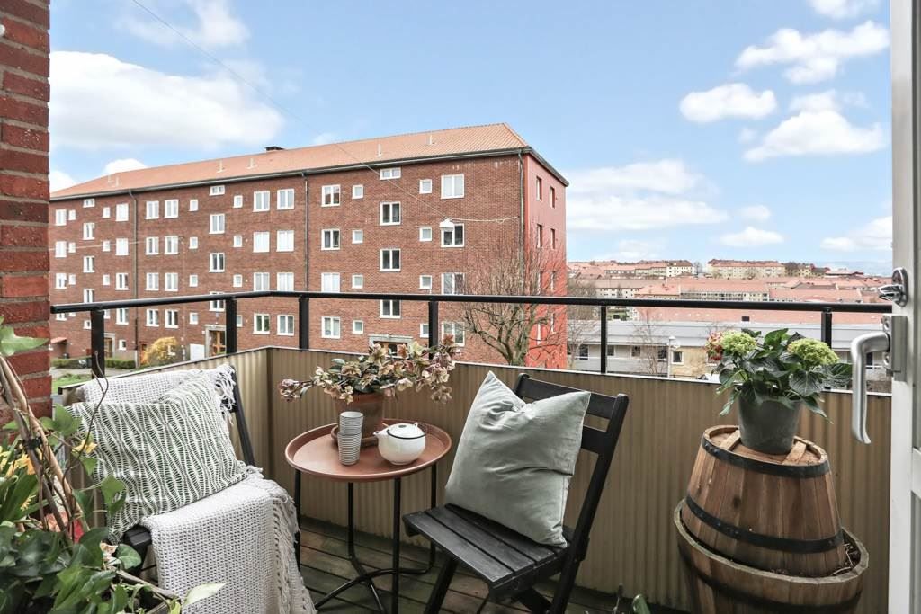 Njut av kvällssolen på balkongen - här får du grilla! (elgrill)