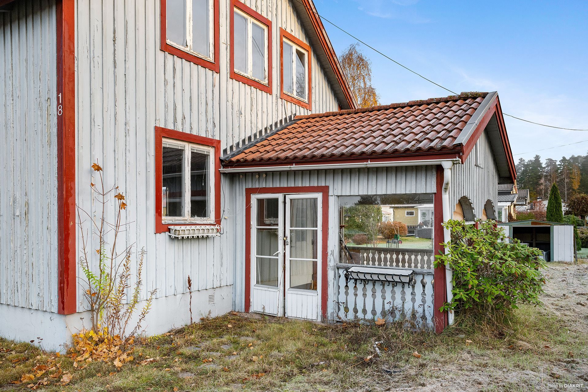 Entrén med vidbyggt uterum