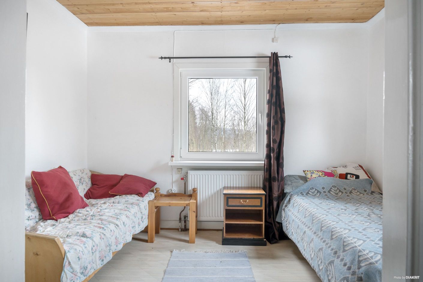 Sovrum intill köket